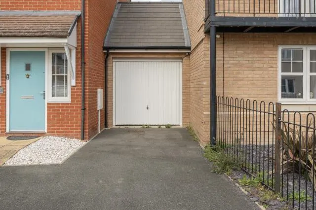 Carrick Street, Aylesbury, HP18, photo 22