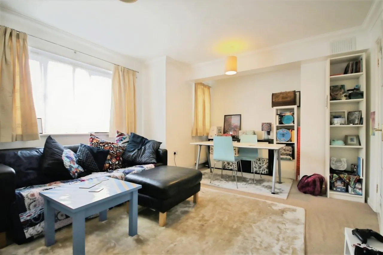 Sullivan Close, Canterbury, photo 3