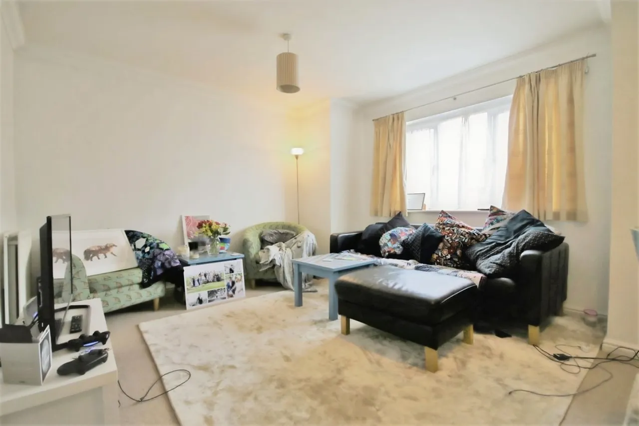 Sullivan Close, Canterbury, photo 2