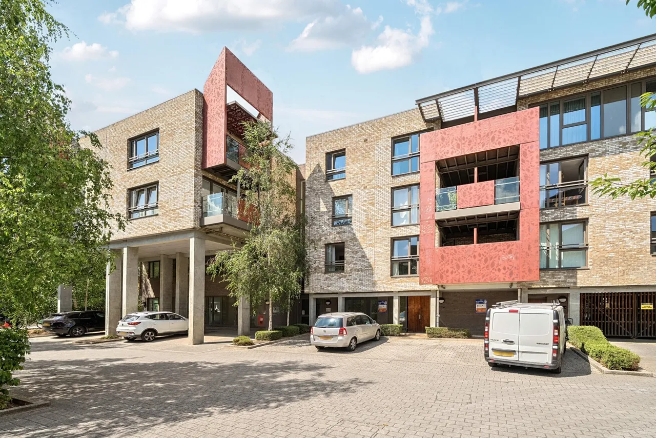 2 bed flat for sale — Blondin Way, London, SE16