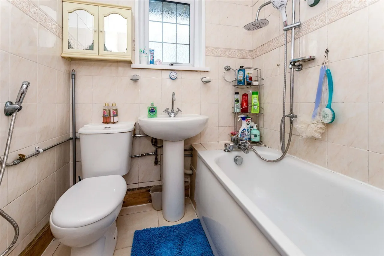 Stockingstone Road, Luton, Bedfordshire, England, LU2, photo 11