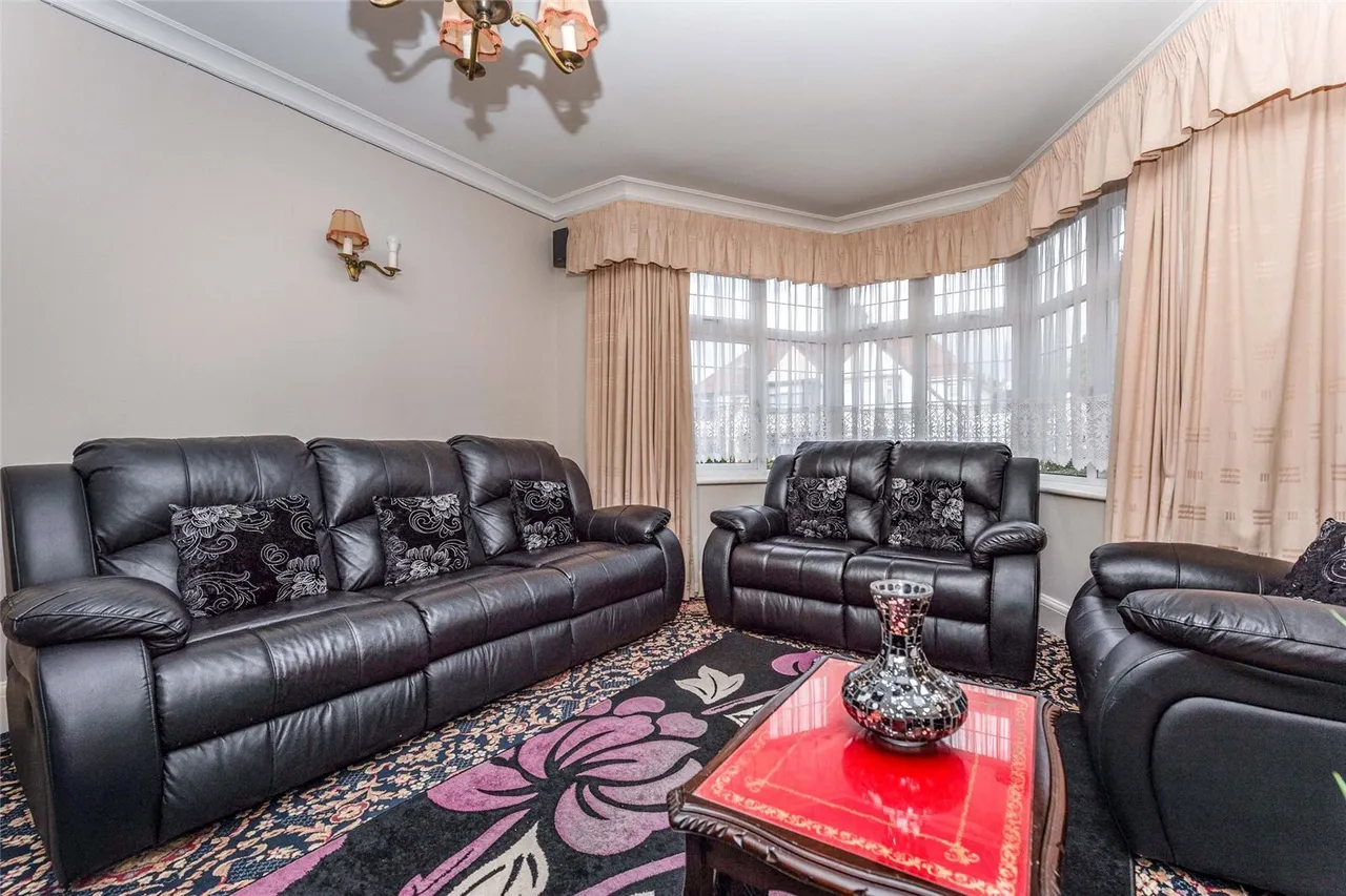 Stockingstone Road, Luton, Bedfordshire, England, LU2, photo 2