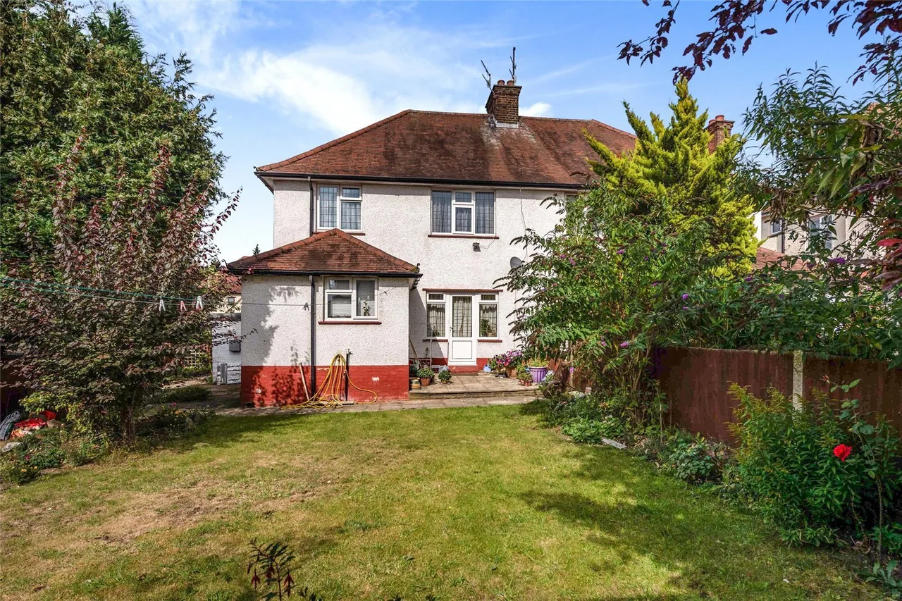Stockingstone Road, Luton, Bedfordshire, England, LU2, photo 12