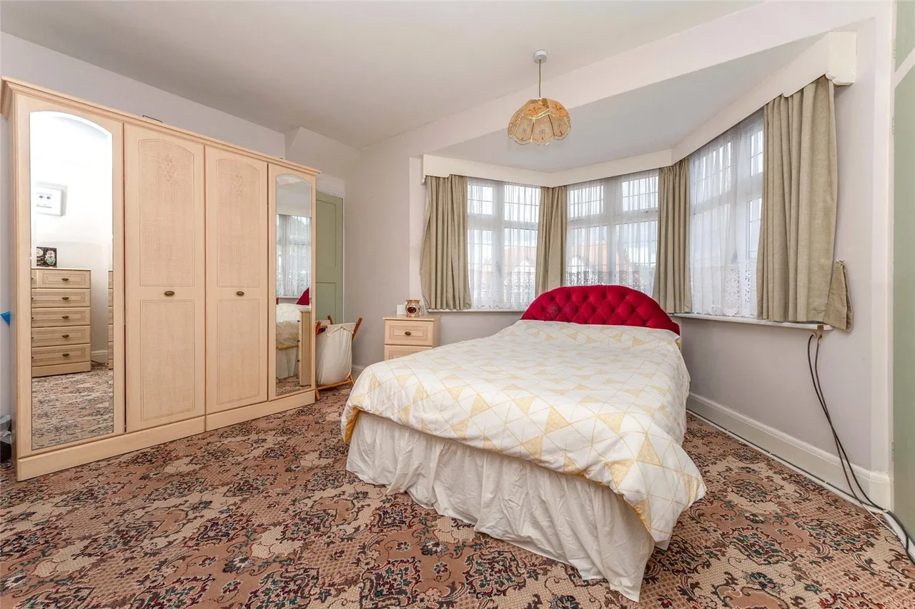 Stockingstone Road, Luton, Bedfordshire, England, LU2, photo 8