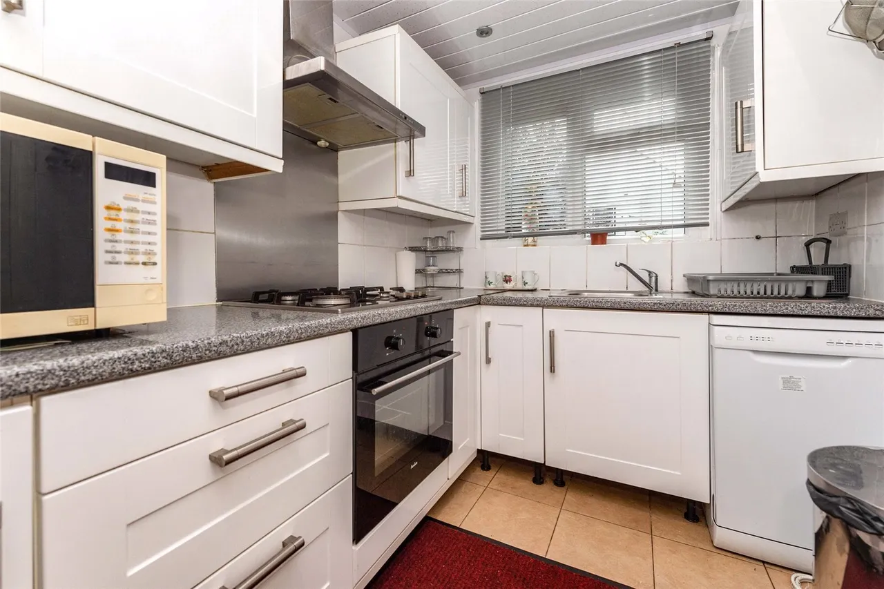 Stockingstone Road, Luton, Bedfordshire, England, LU2, photo 6