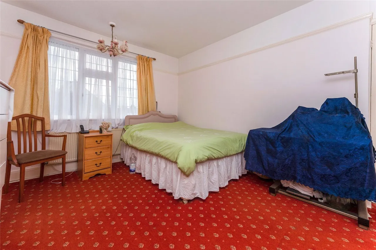 Stockingstone Road, Luton, Bedfordshire, England, LU2, photo 9
