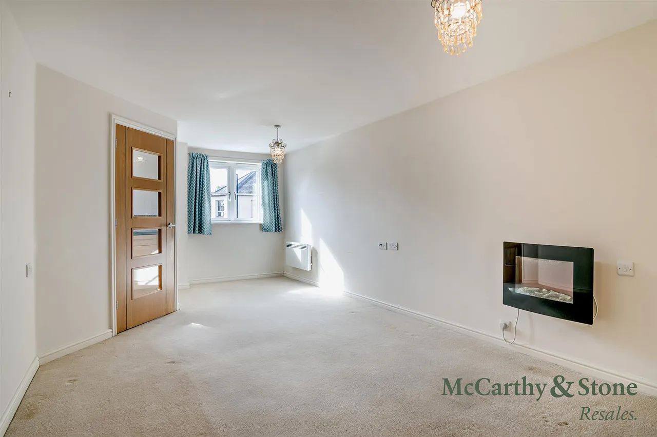 George Street, Warminster, BA12, photo 3