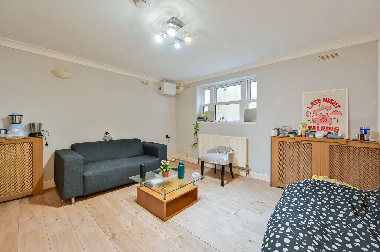 1 bed flat to rent — Flat A, 157 Camberwell New Road, London