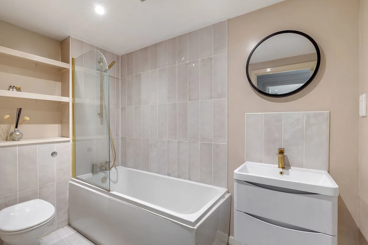 Osiers Road, London, SW18, photo 6