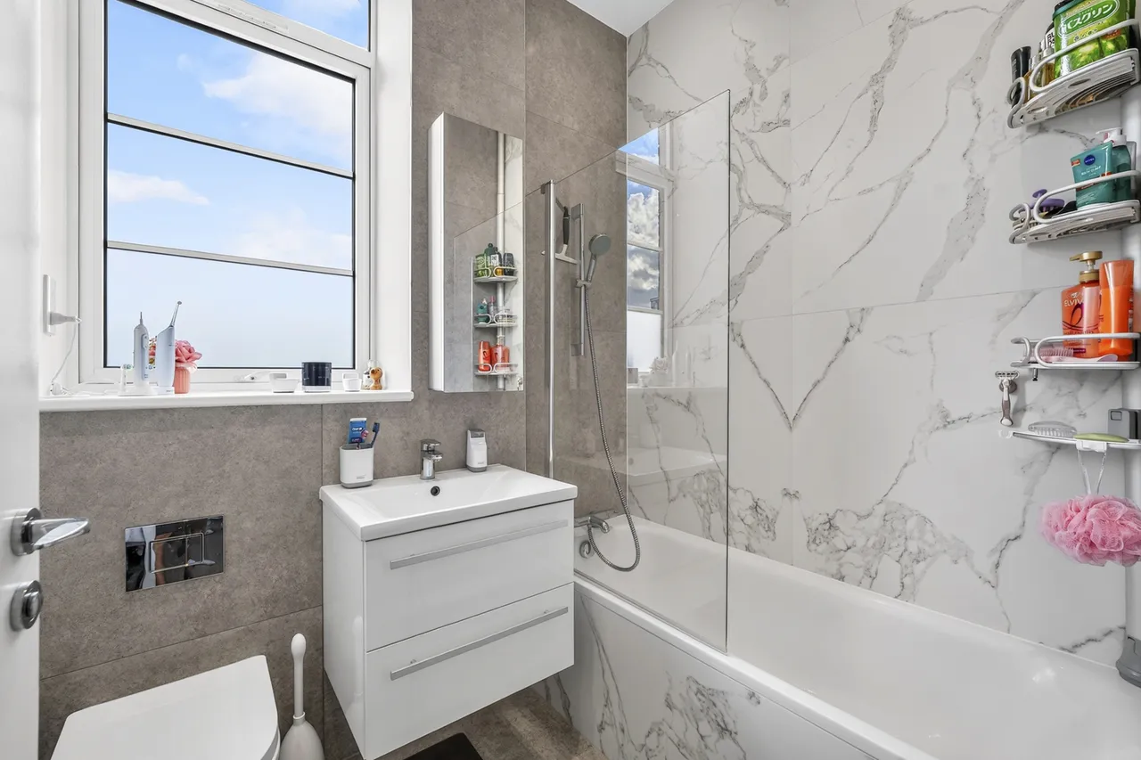 Putney Bridge Road, London, SW15, photo 4