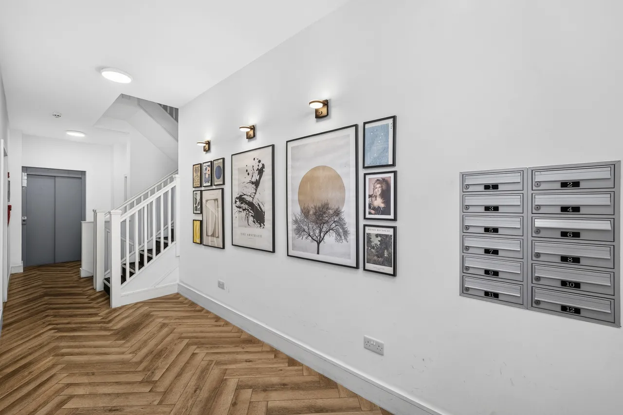 Putney Bridge Road, London, SW15, photo 5