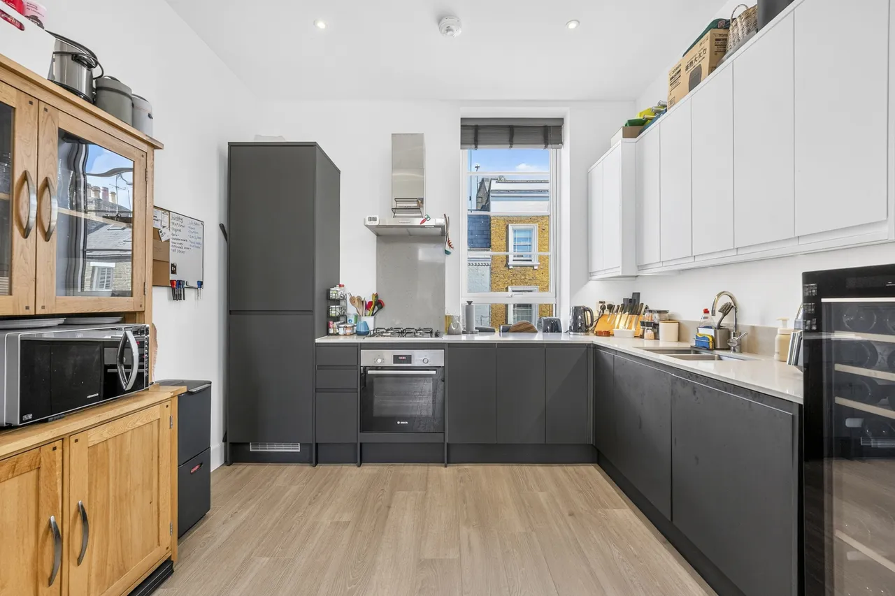 Putney Bridge Road, London, SW15, photo 2