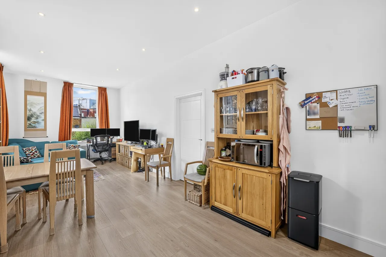 Putney Bridge Road, London, SW15, photo 6