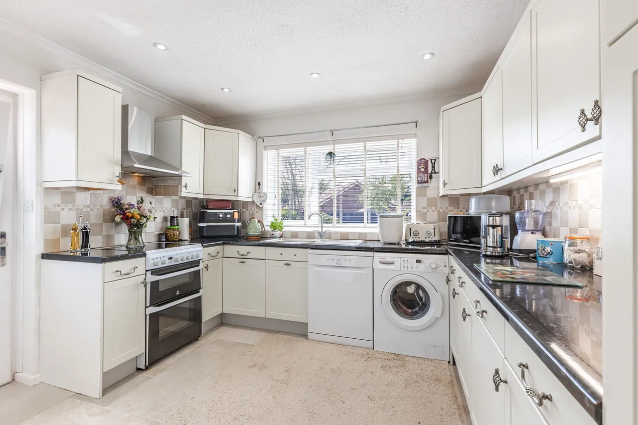 Charming Bungalow in Idyllic Ashill, photo 7