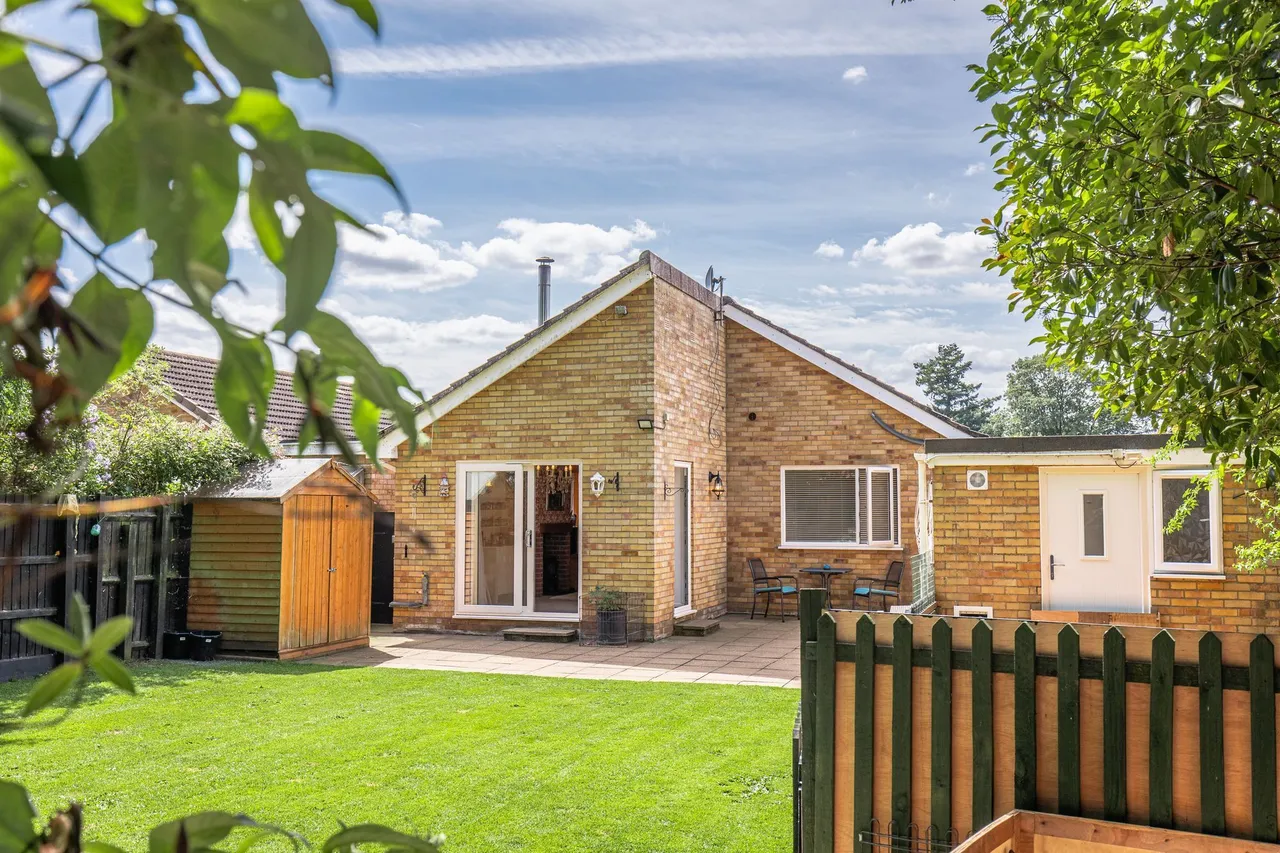 2 bed flat for sale, Charming Bungalow in Idyllic Ashill