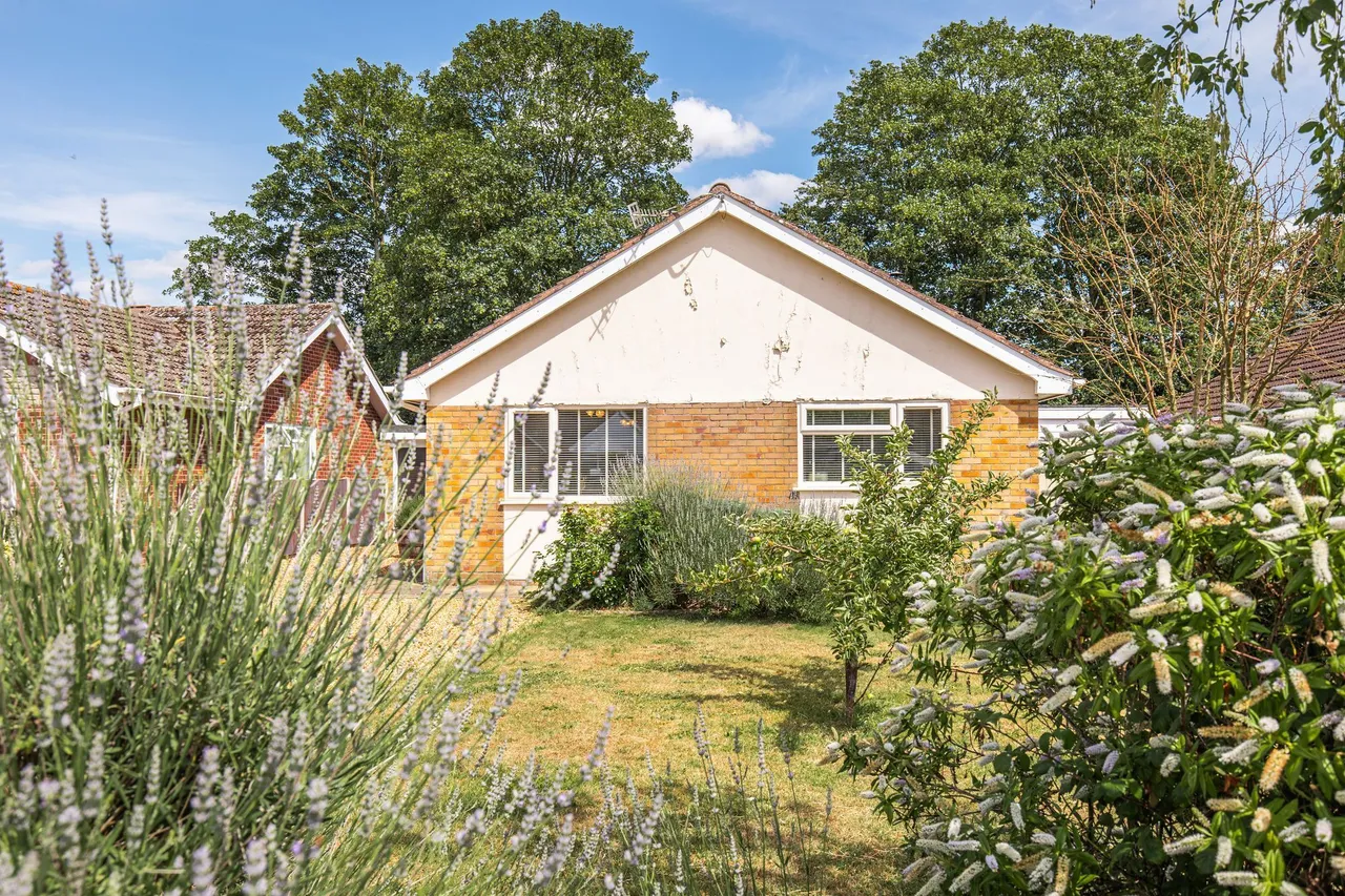 Charming Bungalow in Idyllic Ashill, photo 2