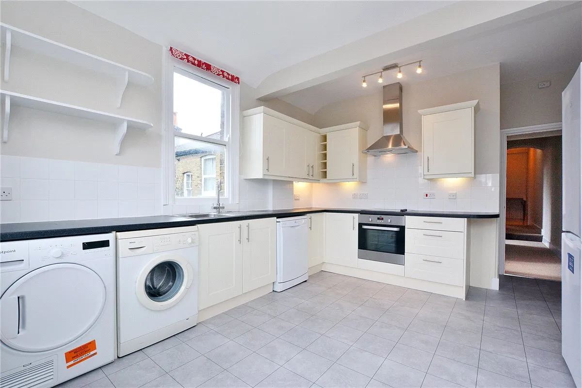 2 bed flat to rent, North Worple Way, London, SW14