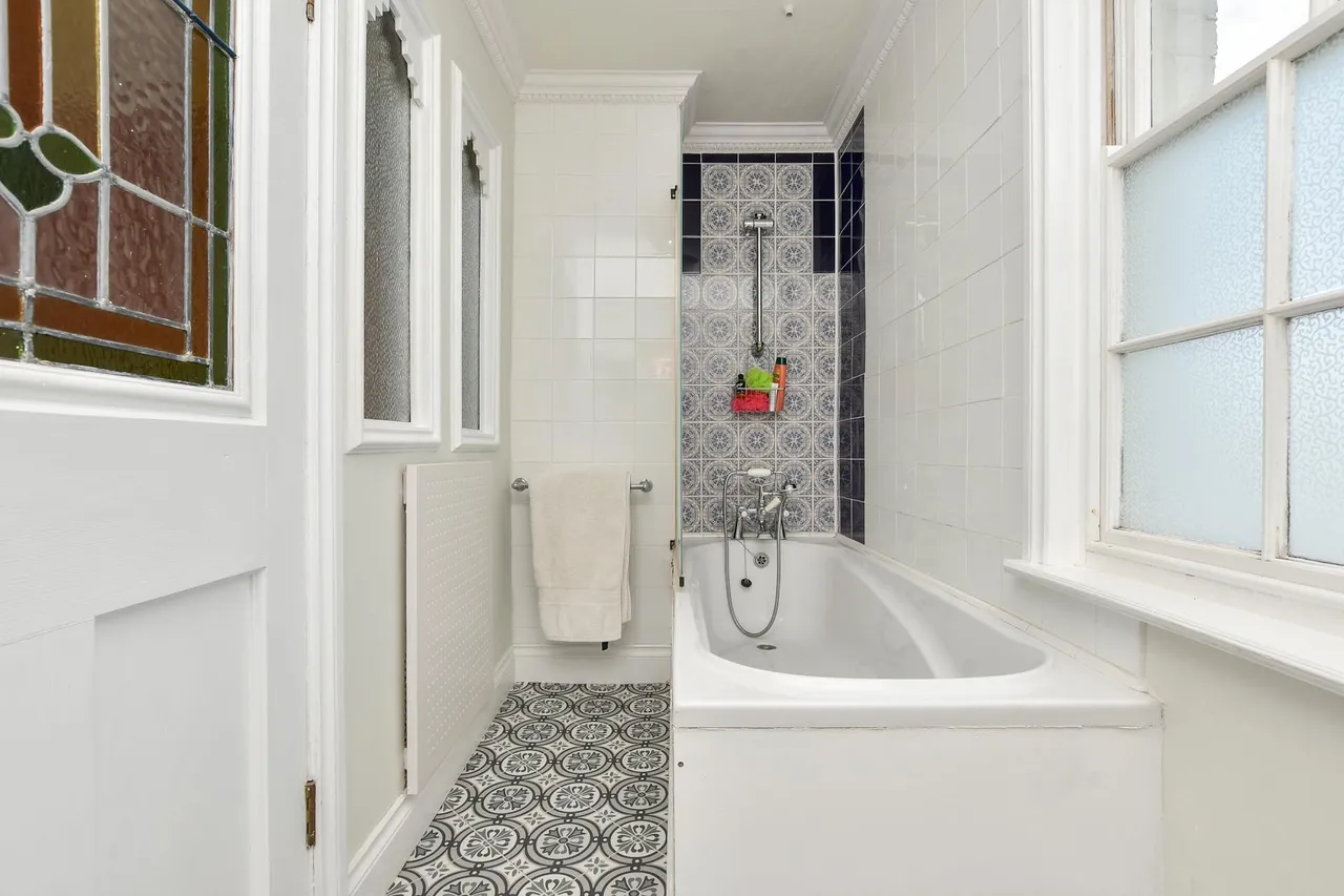 Spencer Square, Ramsgate, CT11, photo 10