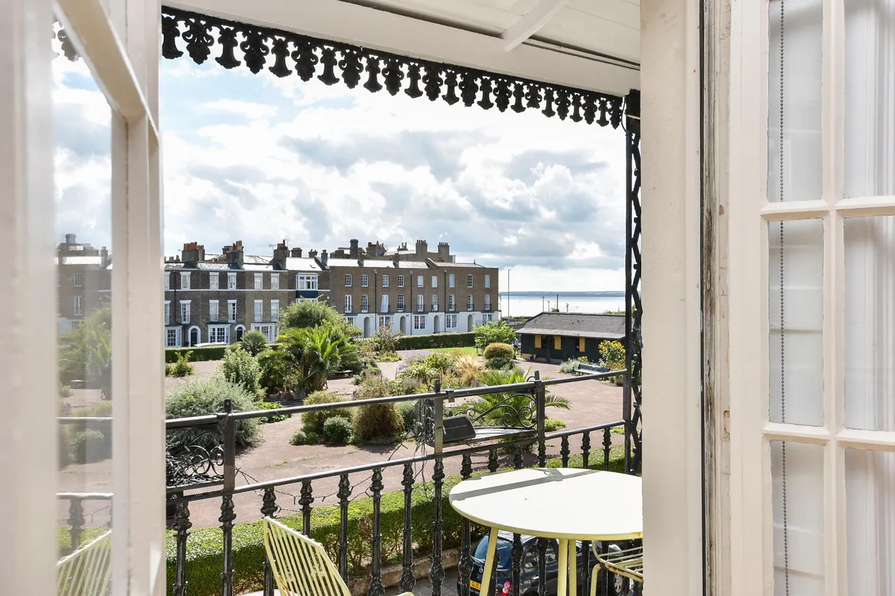 Spencer Square, Ramsgate, CT11, photo 3