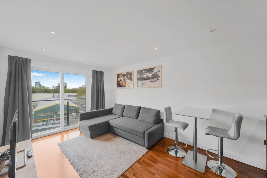 Holman Road, Battersea, SW11, photo 2