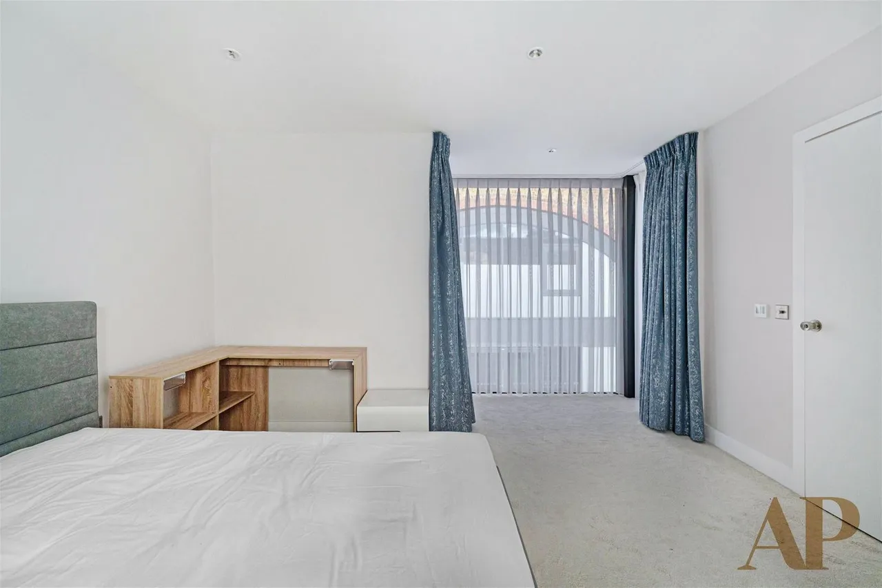Patcham Terrace, London SW8 4EY, photo 9