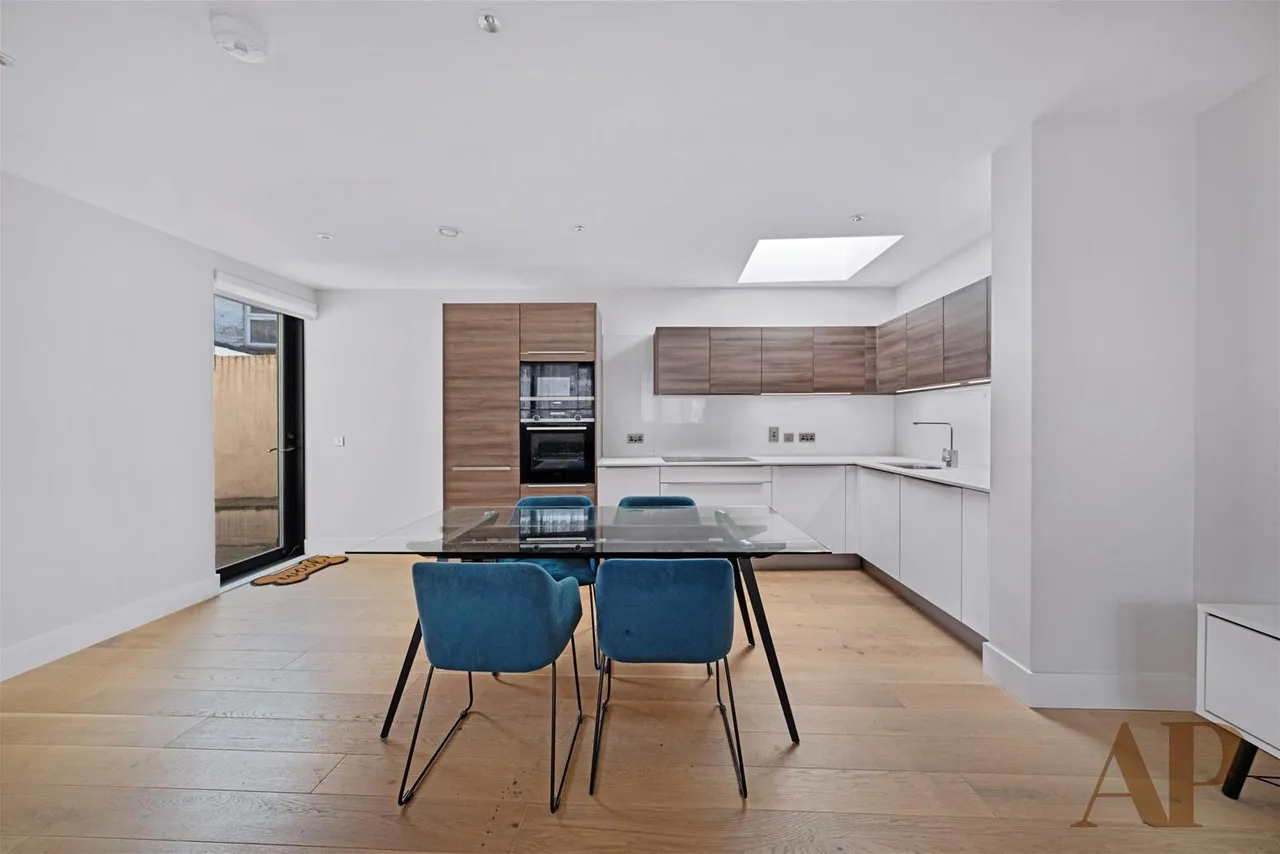 Patcham Terrace, London SW8 4EY, photo 4