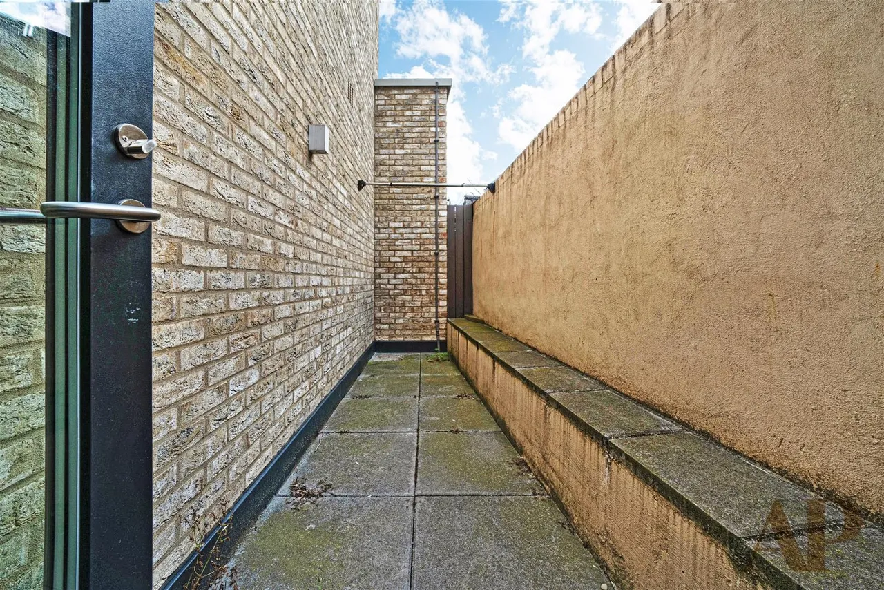 Patcham Terrace, London SW8 4EY, photo 15