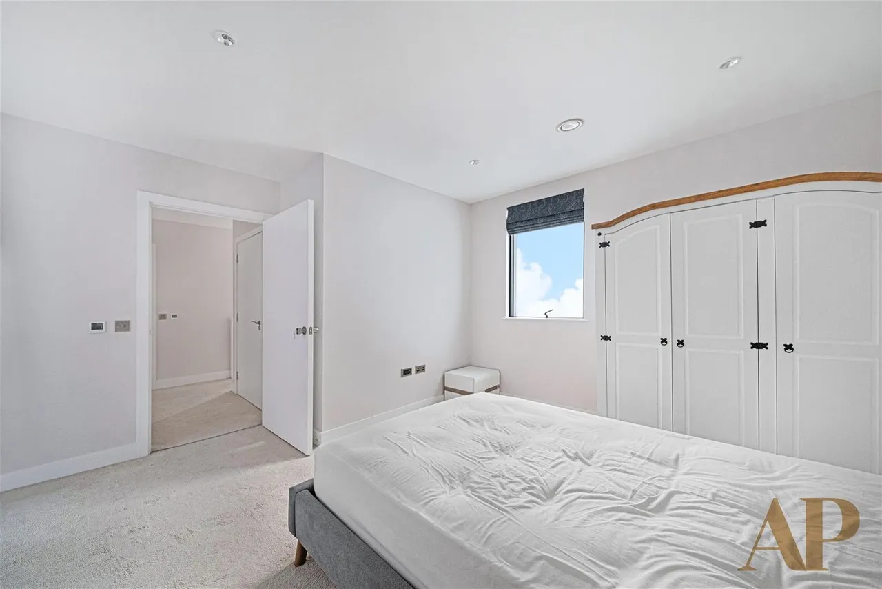 Patcham Terrace, London SW8 4EY, photo 8