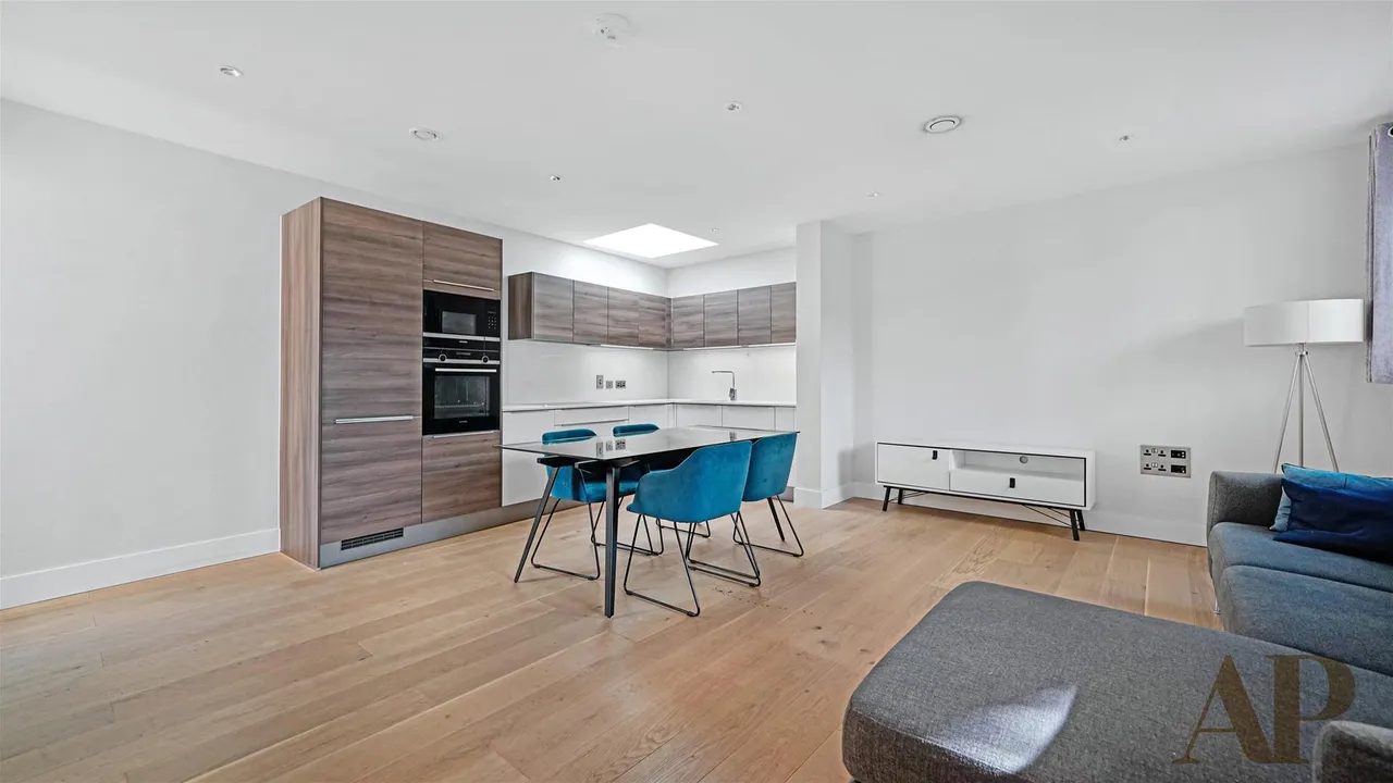 Patcham Terrace, London SW8 4EY, photo 3