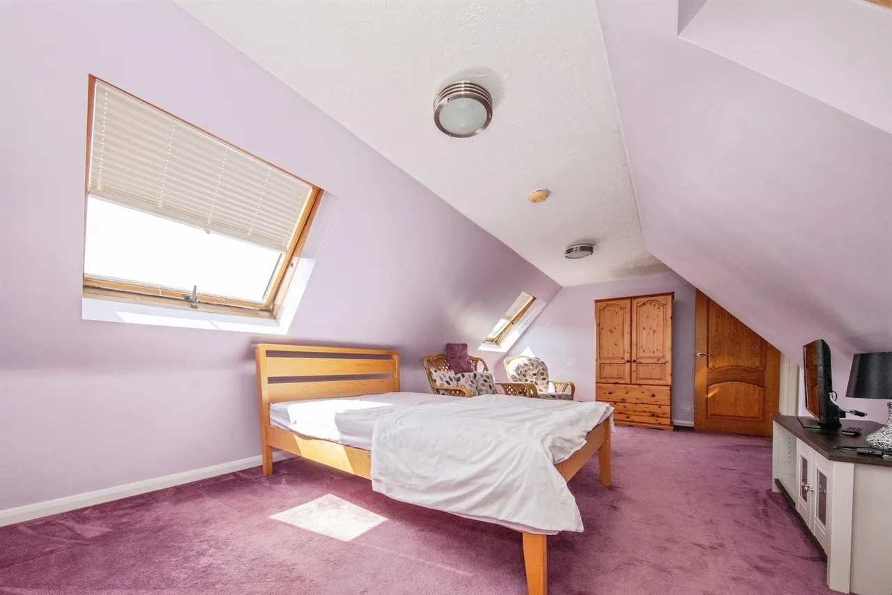 Thorpe Road, Kirby Cross, CO13, photo 11