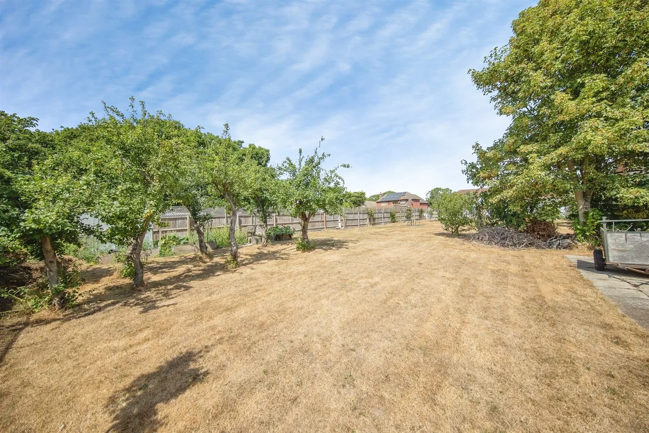 Thorpe Road, Kirby Cross, CO13, photo 23