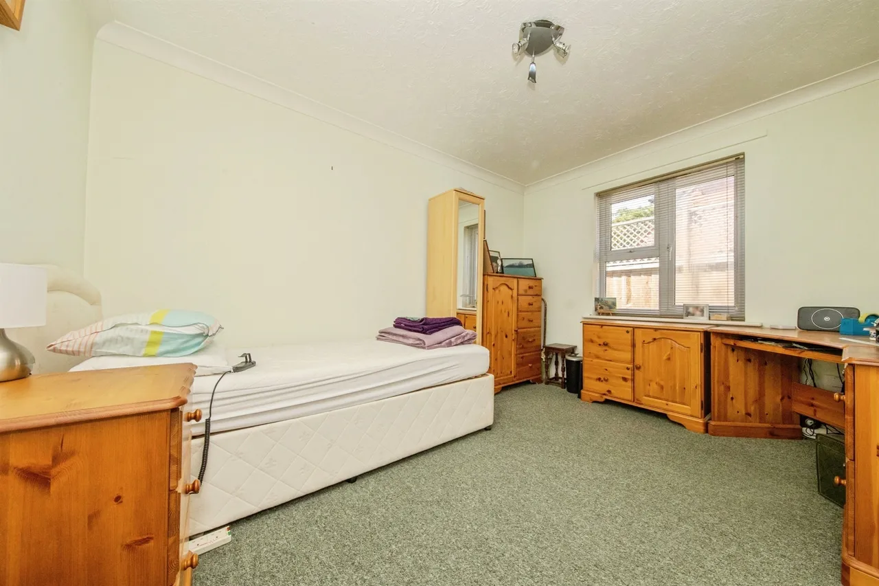 Thorpe Road, Kirby Cross, CO13, photo 15