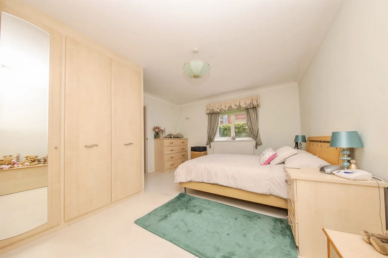 Thorpe Road, Kirby Cross, CO13, photo 18