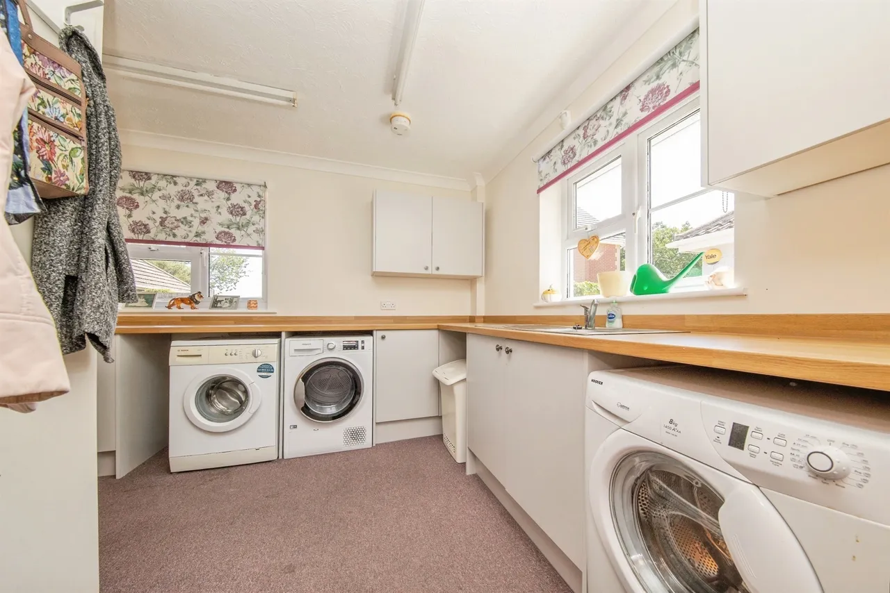 Thorpe Road, Kirby Cross, CO13, photo 14