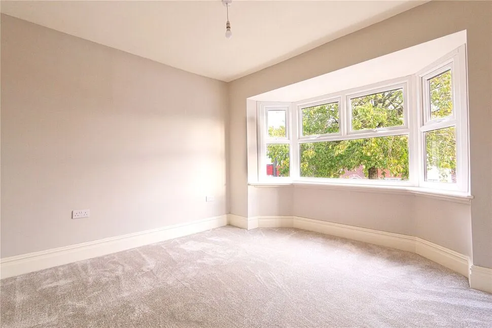 Shaw Hall Avenue, Hyde, SK14, photo 5