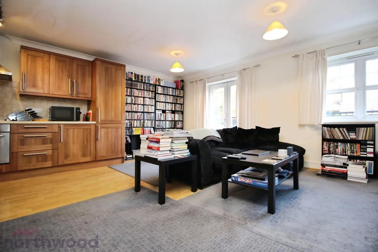West Wycombe Rd, High Wycombe, HP12, photo 3