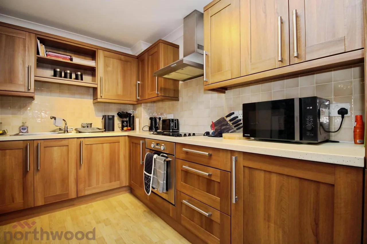 West Wycombe Rd, High Wycombe, HP12, photo 4