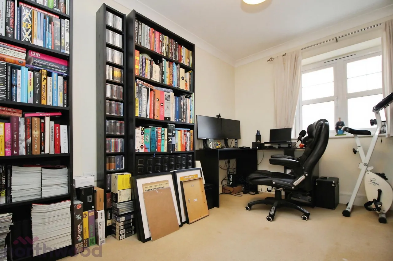 West Wycombe Rd, High Wycombe, HP12, photo 8
