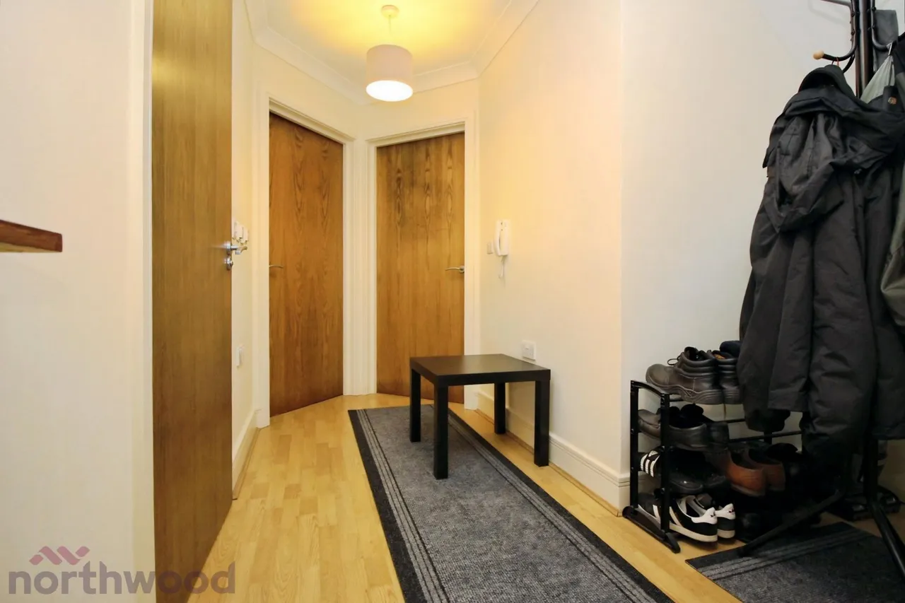 West Wycombe Rd, High Wycombe, HP12, photo 5