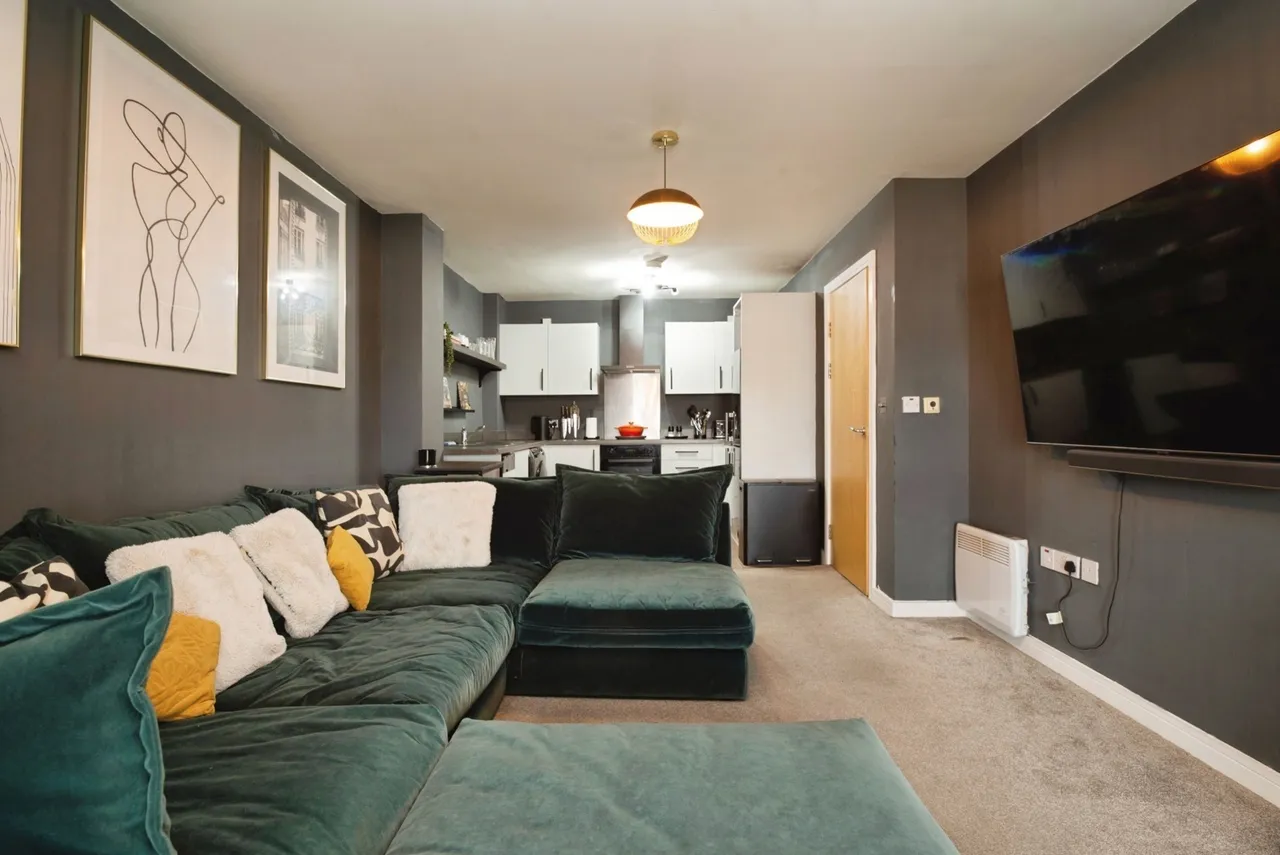 2 bed flat for sale — Overstone Court, CARDIFF, South Glamorgan, CF10