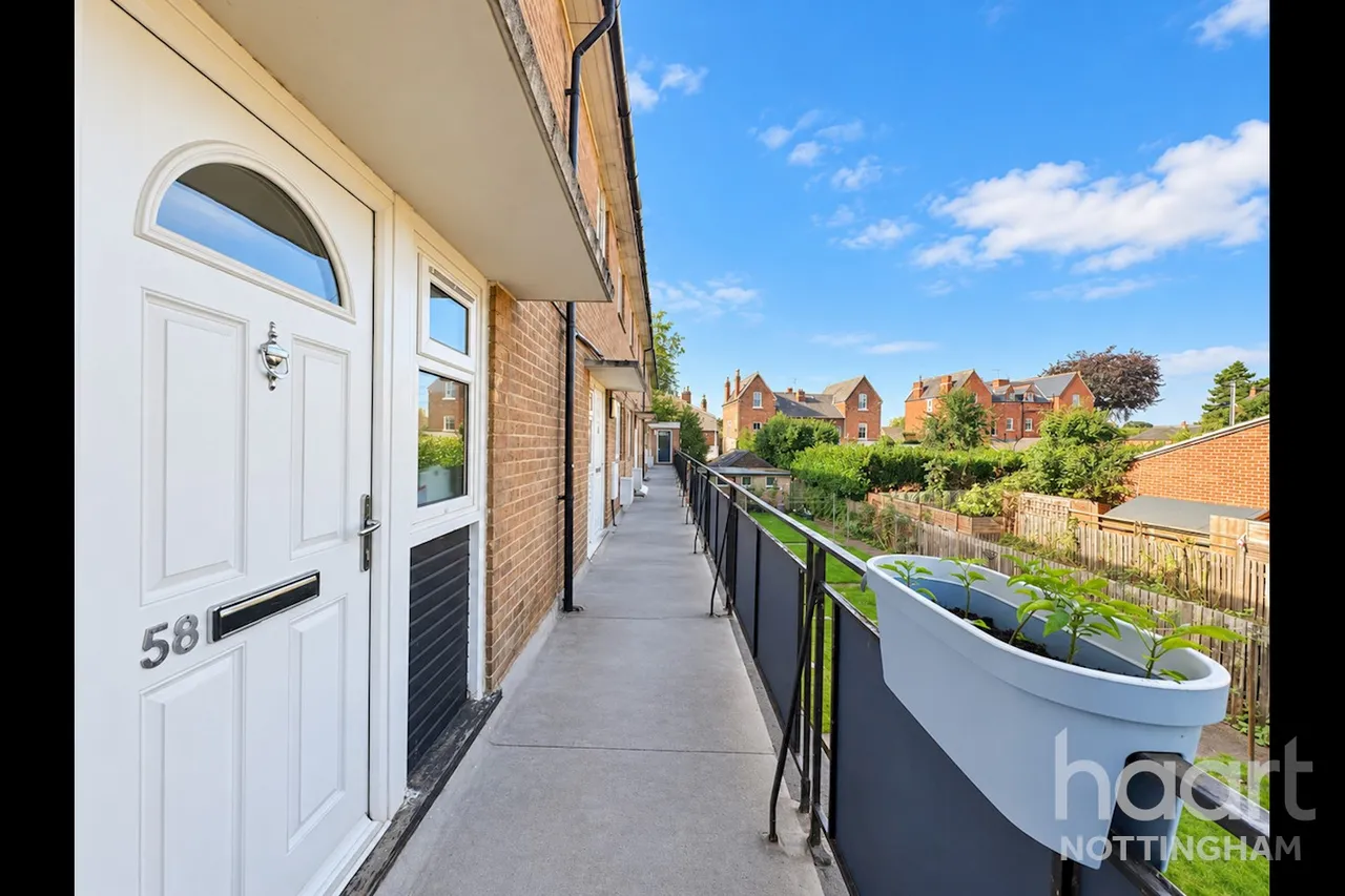 2 bed flat for sale, Queens Road, Radcliffe on Trent, NG12
