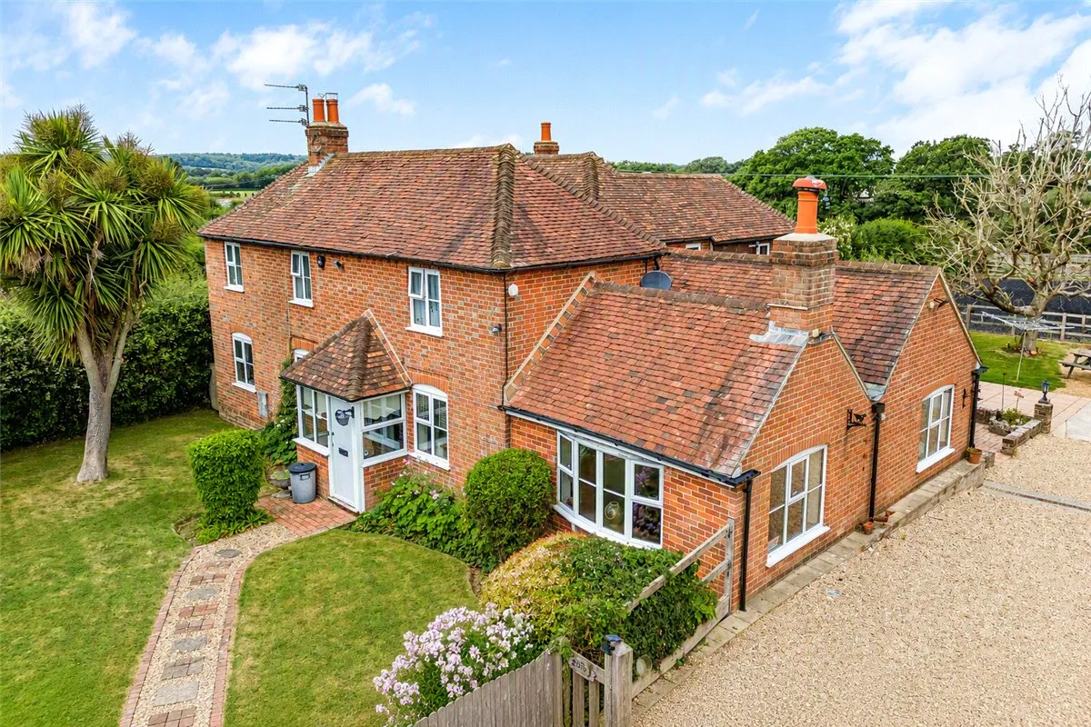 4 bed house for sale, Forest Road, Worlds End, PO7