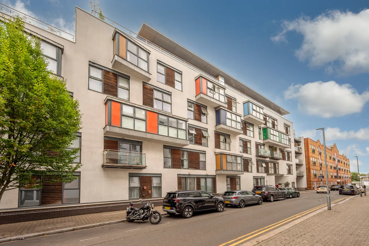 Flat 63, 11 Point Pleasant, London, photo 2