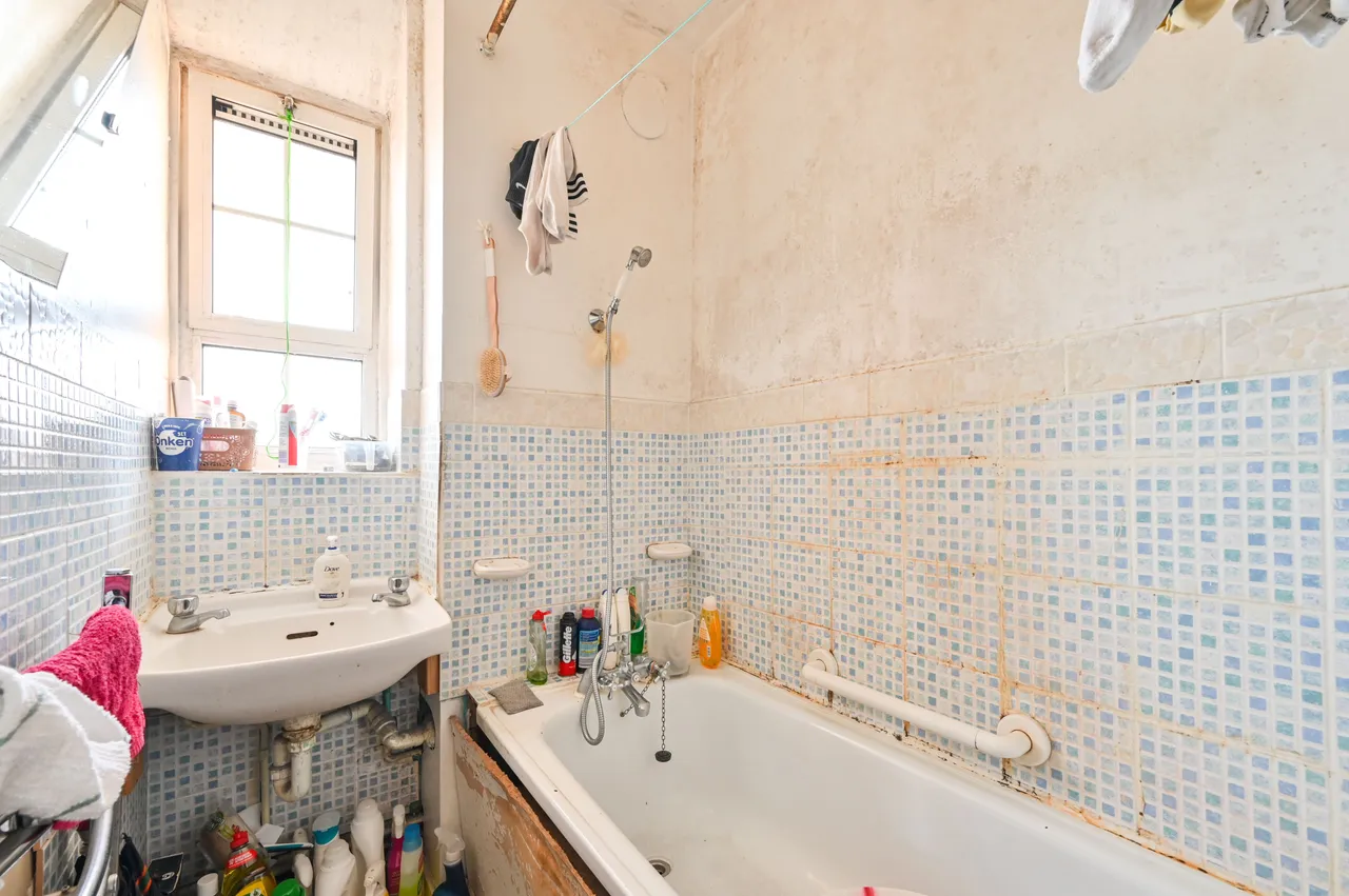 London, E1W, photo 5