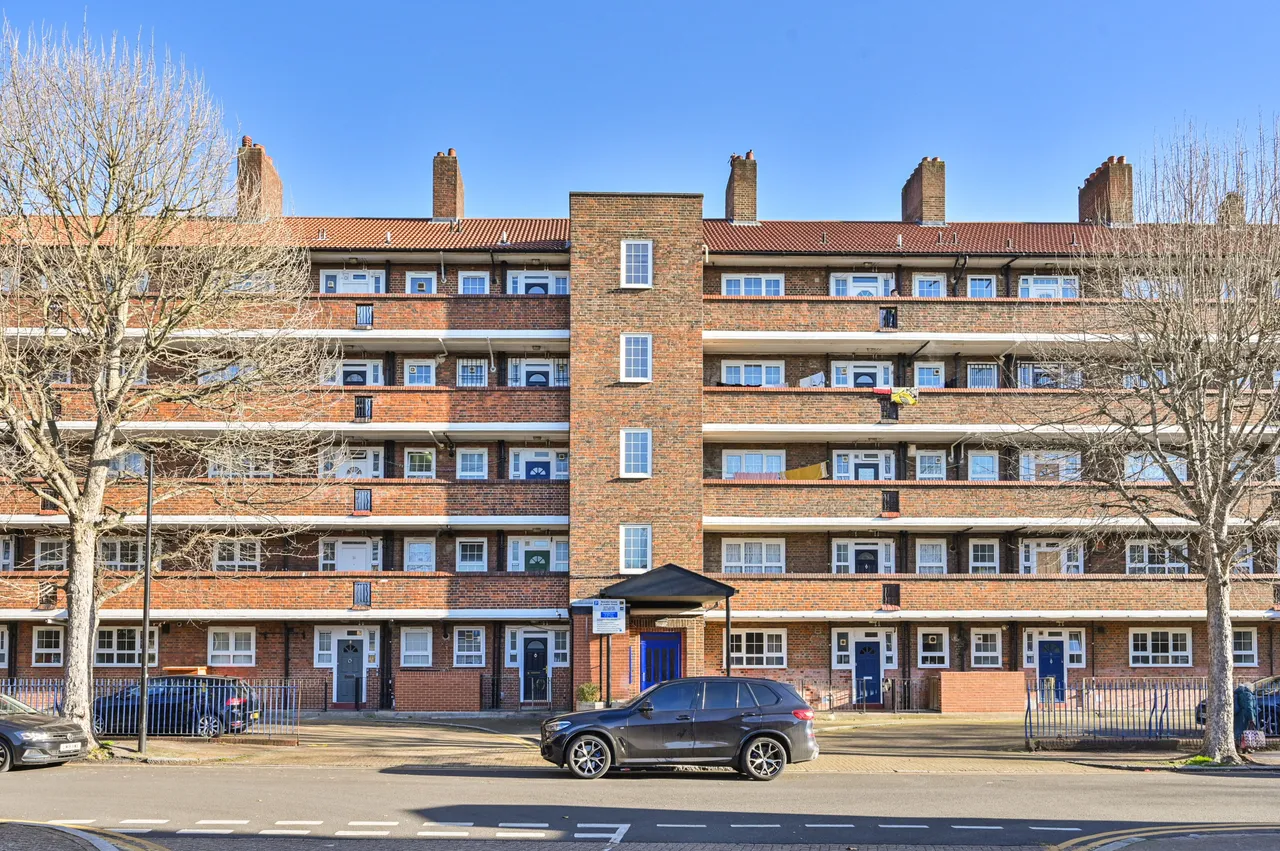 London, E1W, photo 8