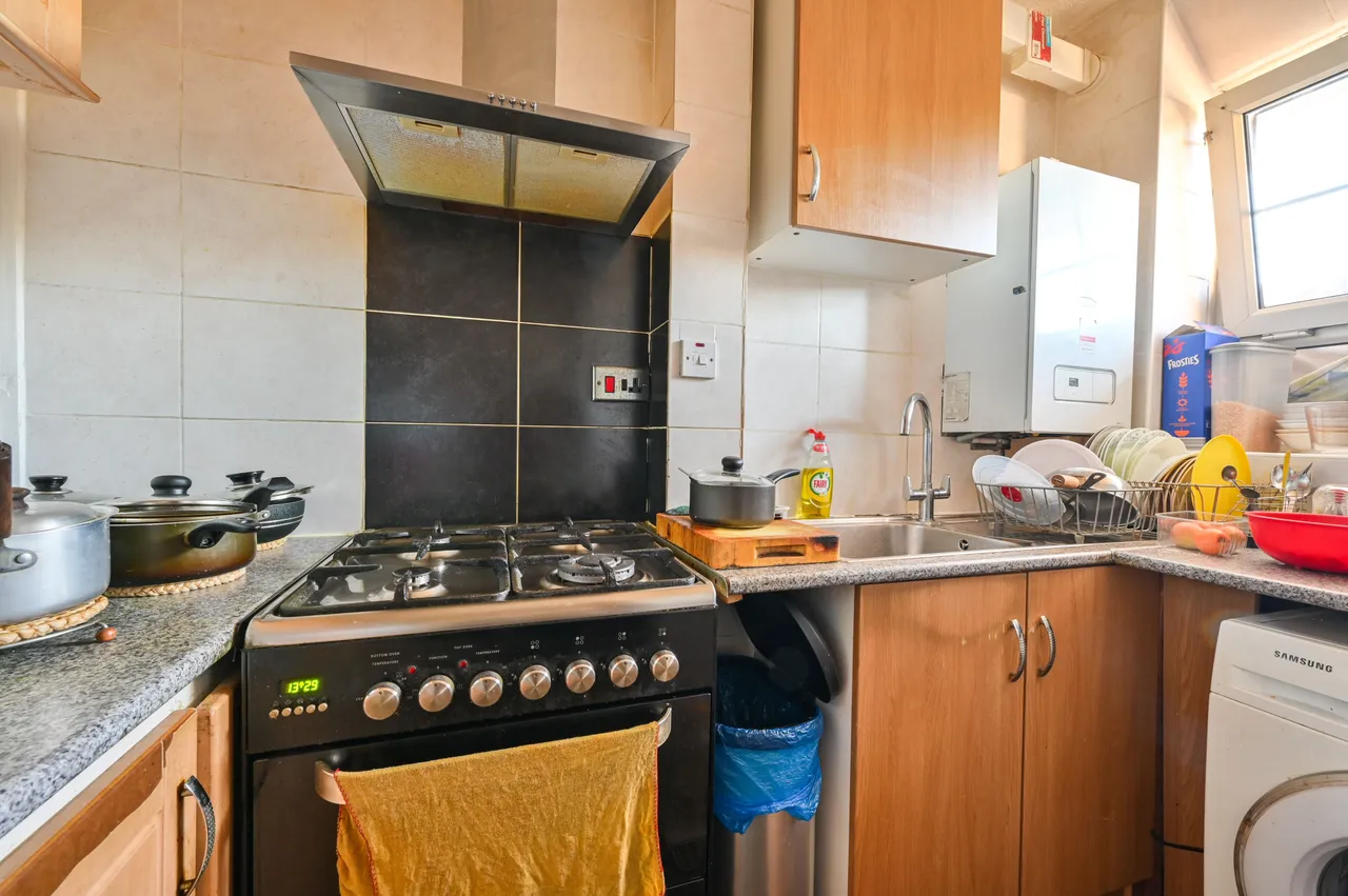 London, E1W, photo 3