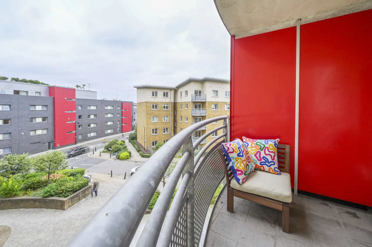 Flat 15 Cuthbert Bell Tower, 4 Pancras Way, London, photo 6