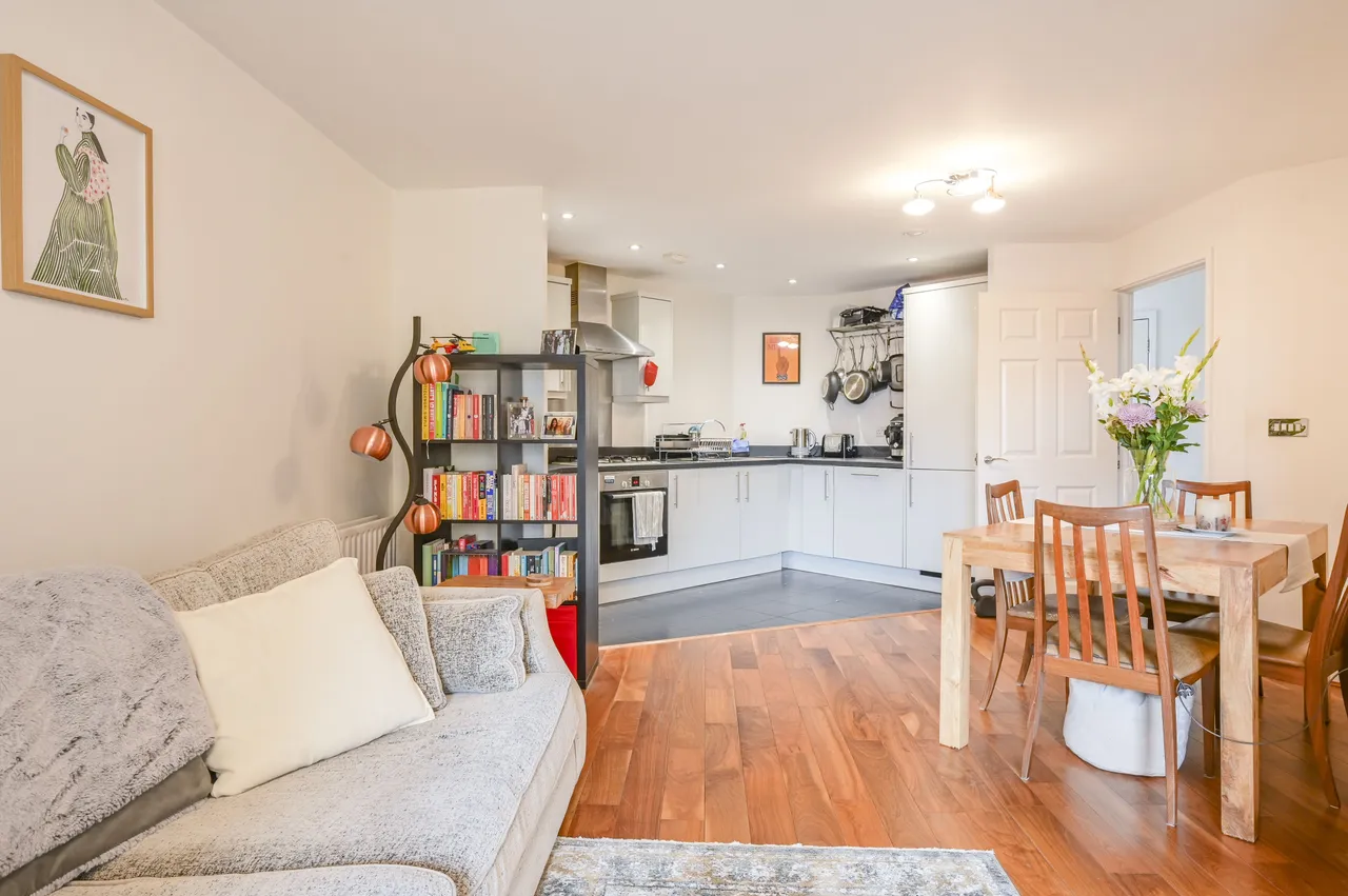 Flat 15 Cuthbert Bell Tower, 4 Pancras Way, London, photo 10