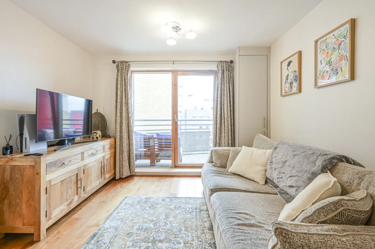 Flat 15 Cuthbert Bell Tower, 4 Pancras Way, London, photo 9