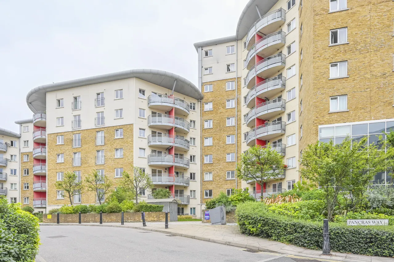 2 bed flat for sale — Flat 15 Cuthbert Bell Tower, 4 Pancras Way, London